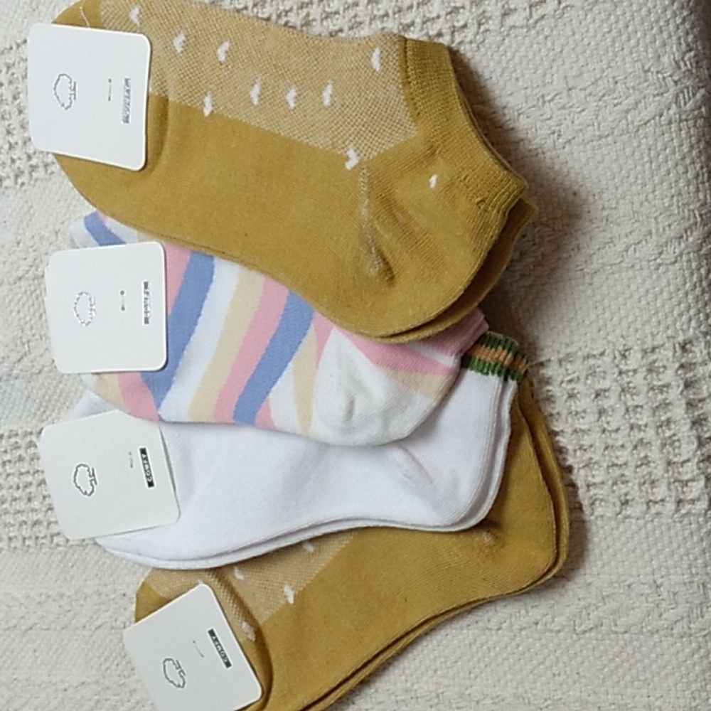 4 Pairs of Women's Socks One Tree Comfy Size 9 - 11